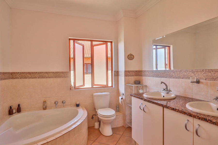 To Let 3 Bedroom Property for Rent in The Coves North West